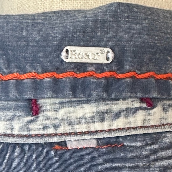 Roar | Western Button Down Shirt, Embroidery & Rhinestone Details, Size M - Picture 6 of 10